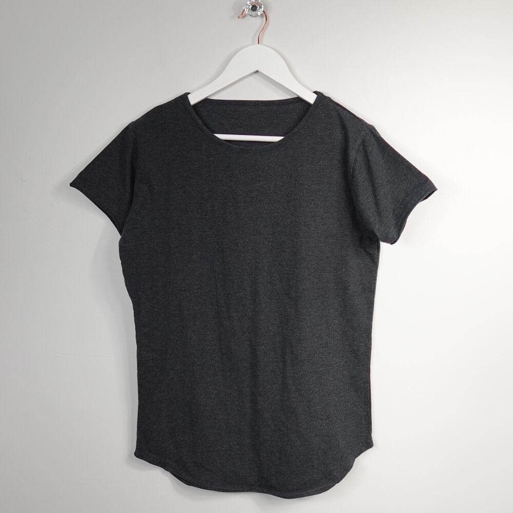 Alphalete Essential Lifestyle Scoop Tee in Charcoal